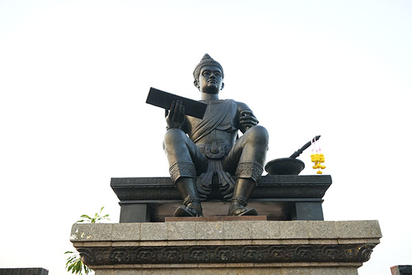 PHOKHUN RAMKHAMHAENG MAHARAT MONUMENT