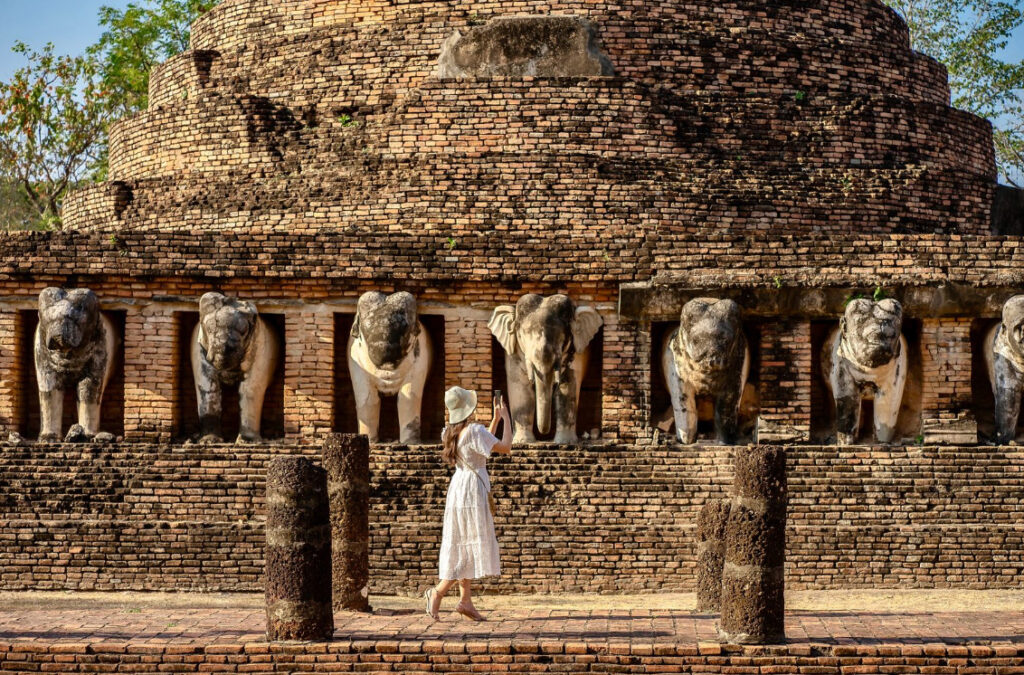Destination CHANG LOM TEMPLE